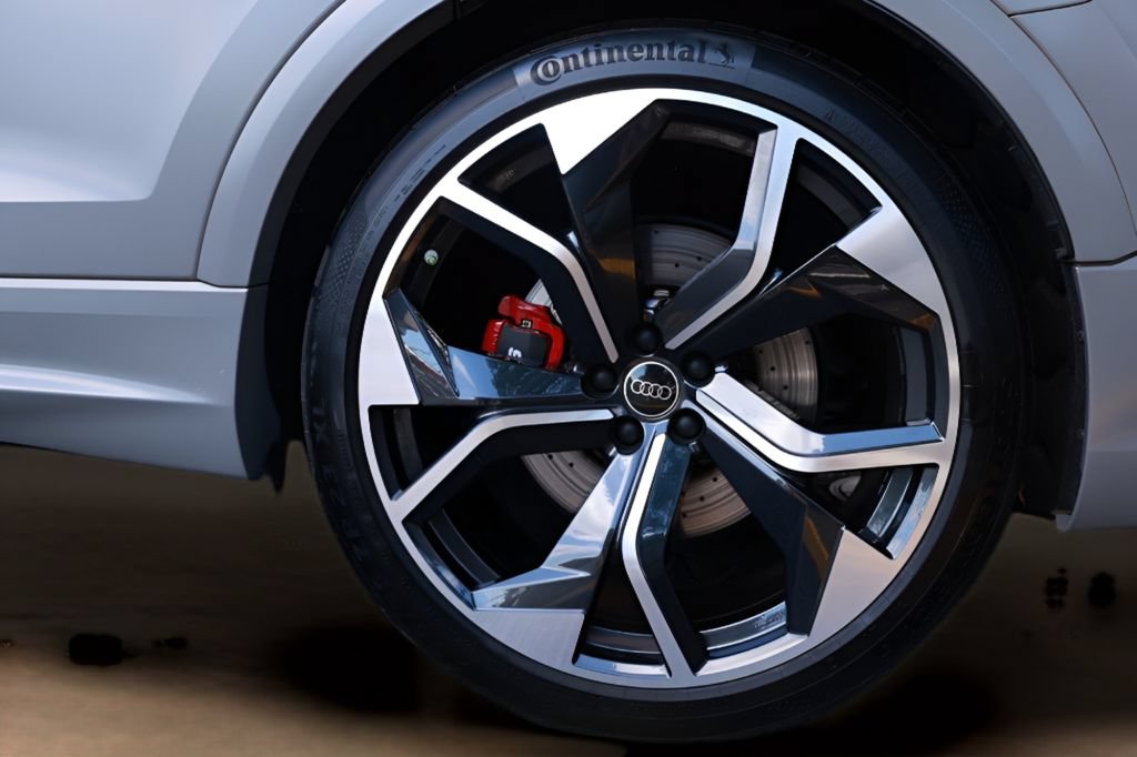 Used 2024 Audi RS Q8 AWD/4WD image 31