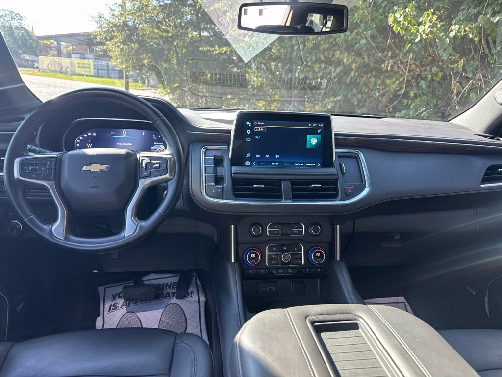 Used 2023 Chevrolet Suburban LT RWD image 3