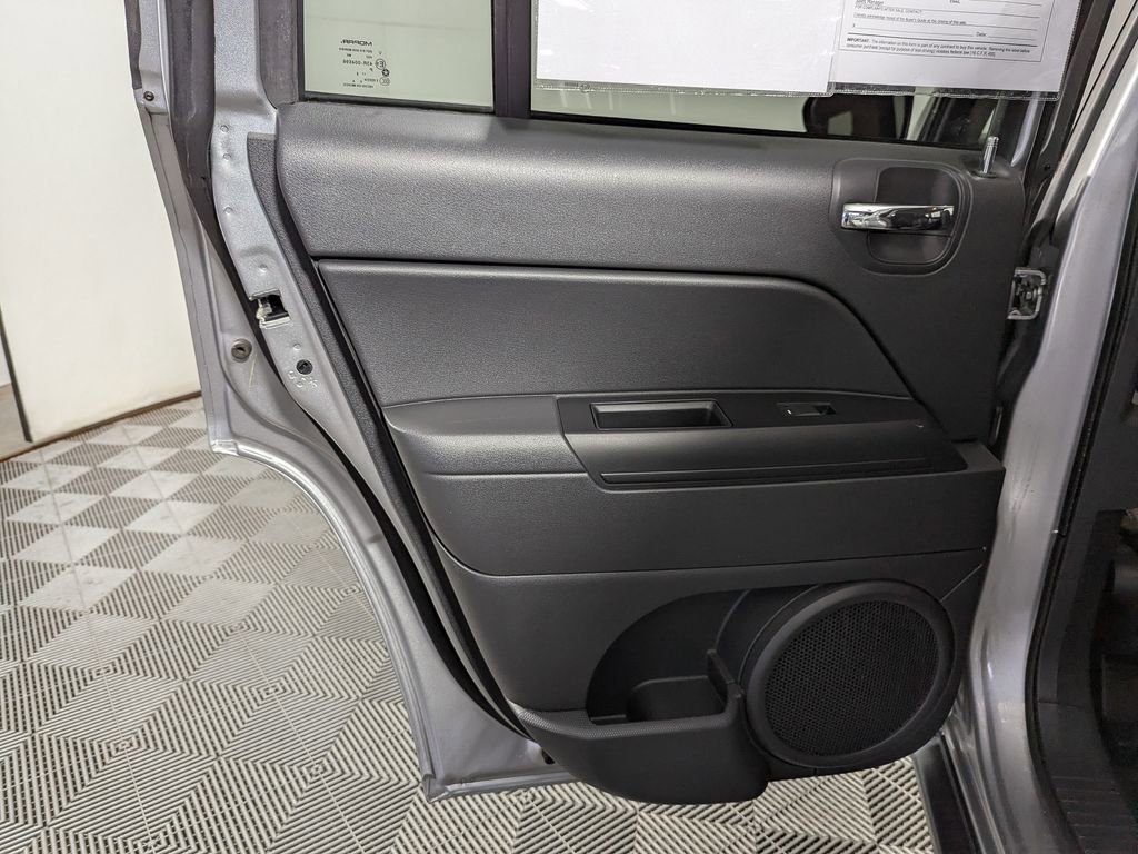 Used 2016 Jeep Compass 75th Anniversary w/ Power Value Group image 38