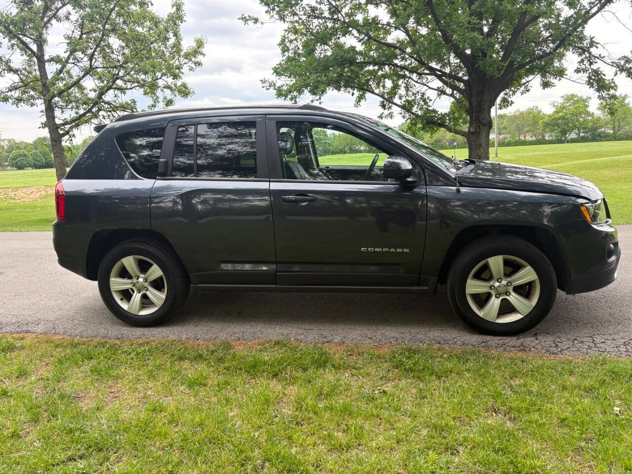Used 2014 Jeep Compass Latitude w/ Sun/Sound Group AWD/4WD image 11