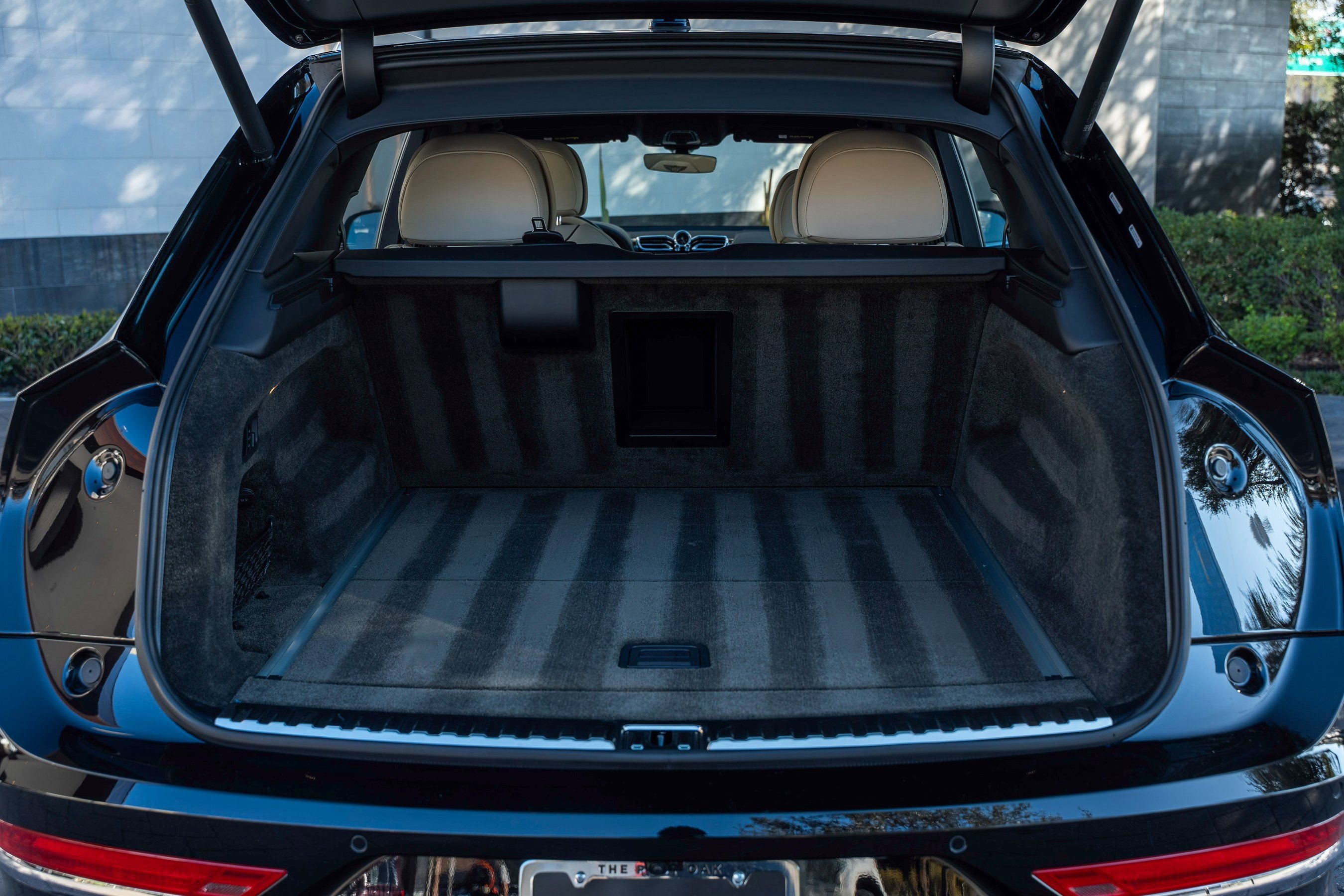 Used 2023 Bentley Bentayga Extended Wheelbase image 27