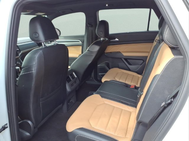 Used 2022 Volkswagen Atlas Cross Sport SEL Premium R-Line AWD/4WD image 11