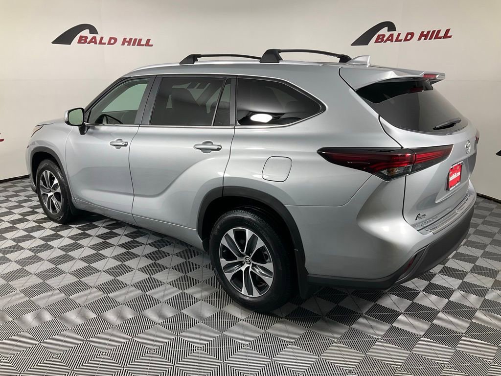 Used 2024 Toyota Highlander XLE image 4