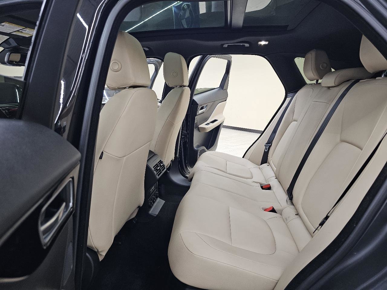 Used 2018 Jaguar F-PACE Premium AWD/4WD image 25