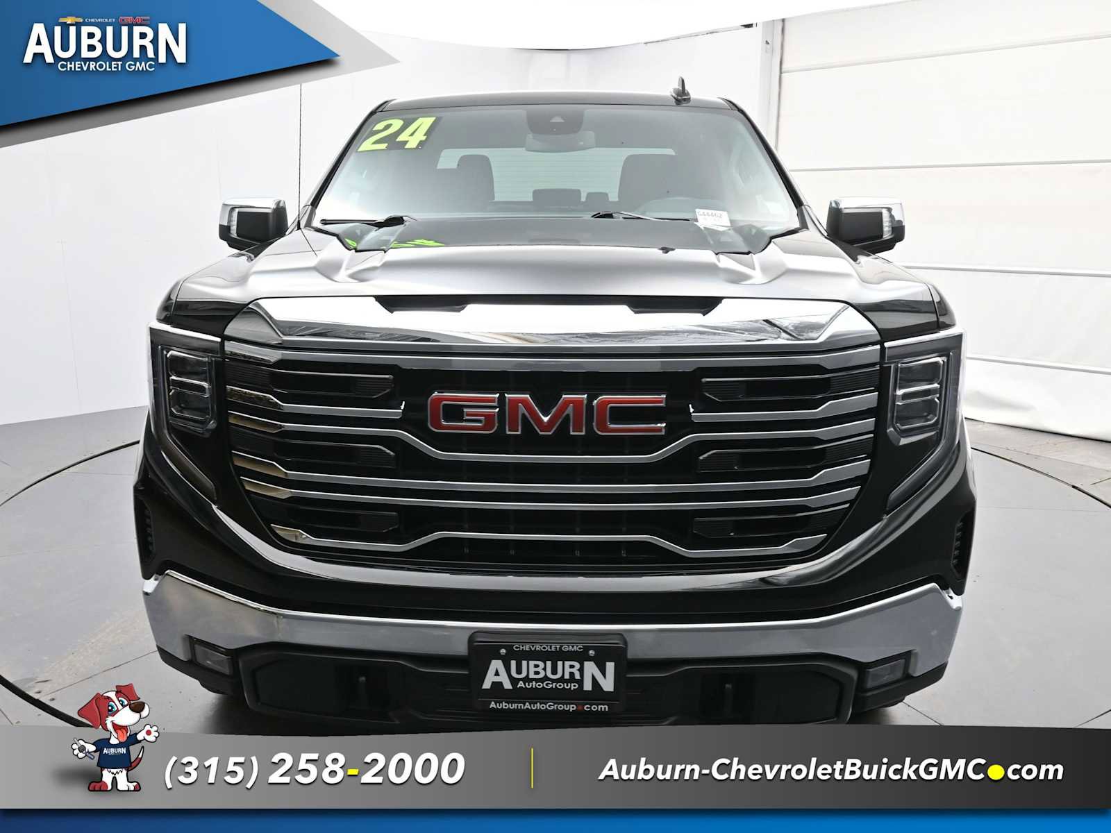 Used 2024 GMC Sierra 1500 SLT image 2