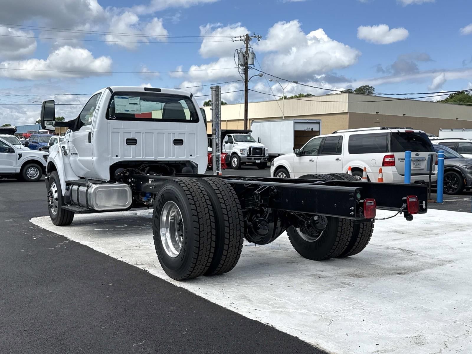 New 2027 Ford F750 2WD Regular Cab Super Duty image 5