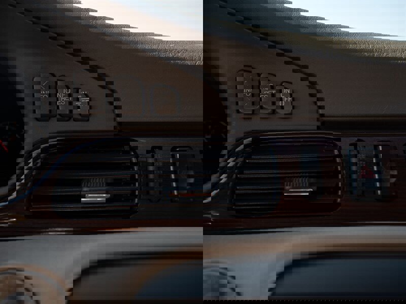 Used 1999 Cadillac Seville SLS w/ Personalization Pkg image 24