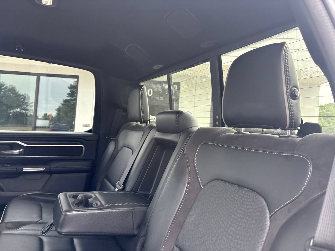 Used 2023 RAM 1500 Laramie AWD/4WD image 5