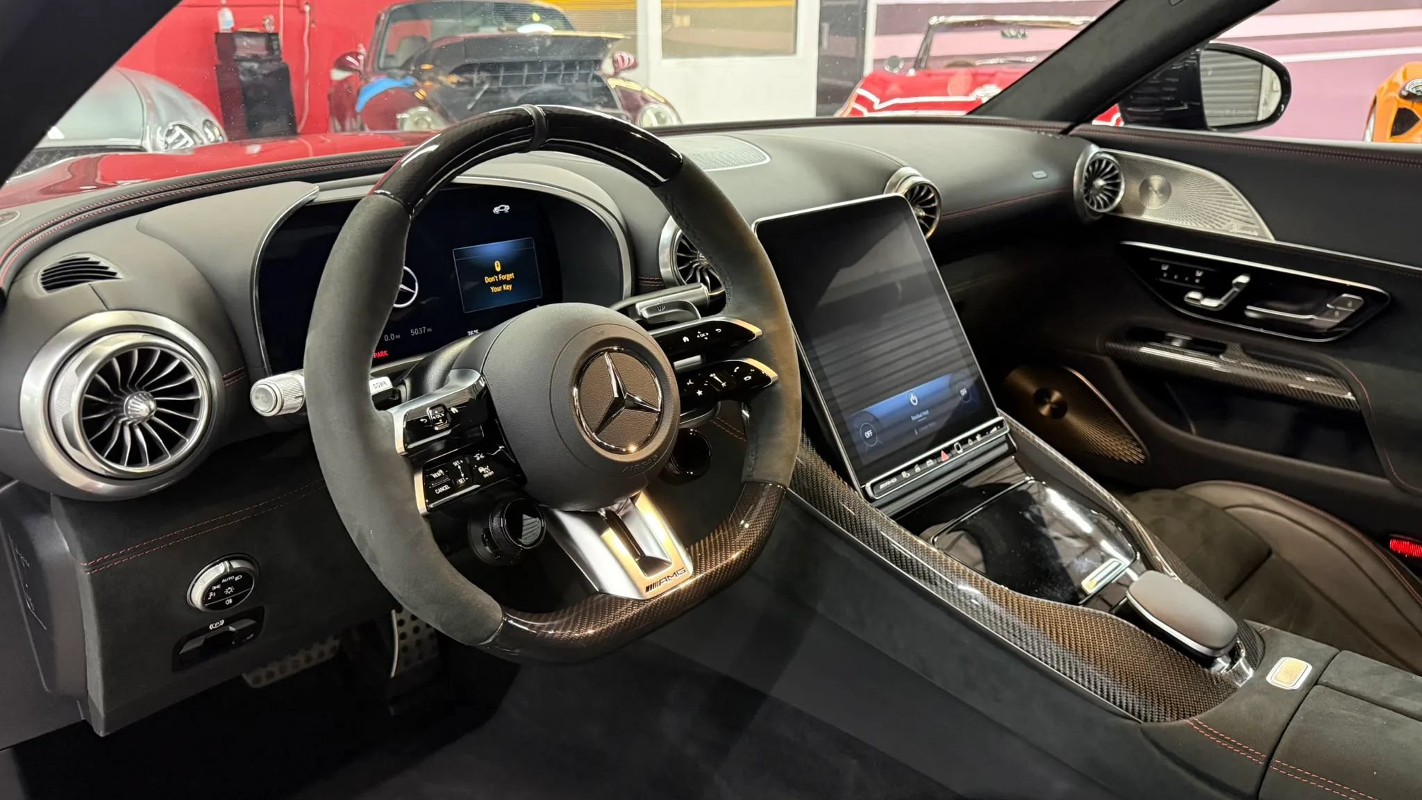 Used 2025 Mercedes-Benz SL 63 AMG 4MATIC w/ AMG Aerodynamics Package image 9