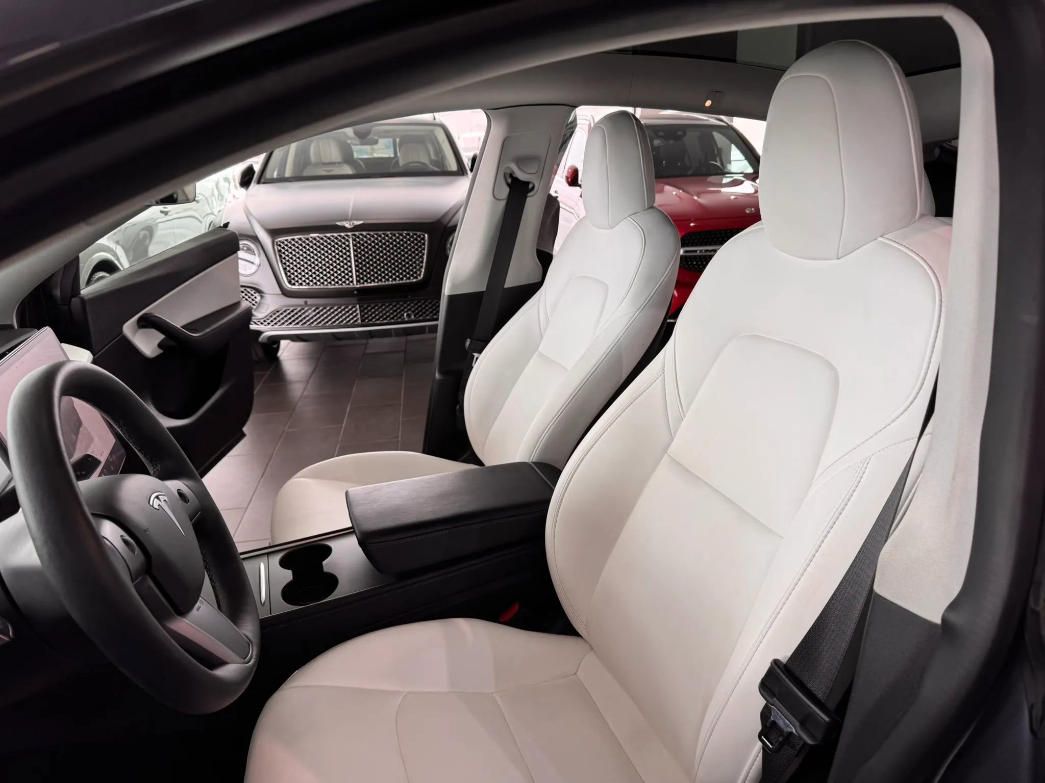 Used 2022 Tesla Model Y Long Range image 9