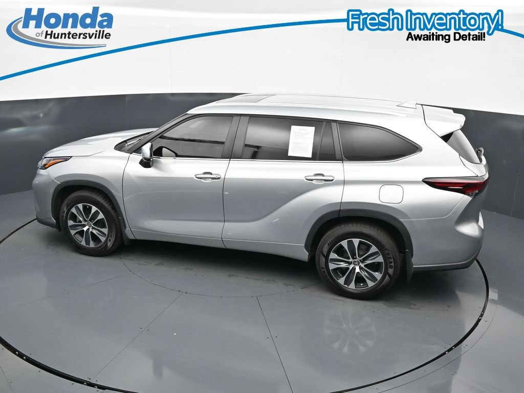 Used 2024 Toyota Highlander XLE FWD image 24