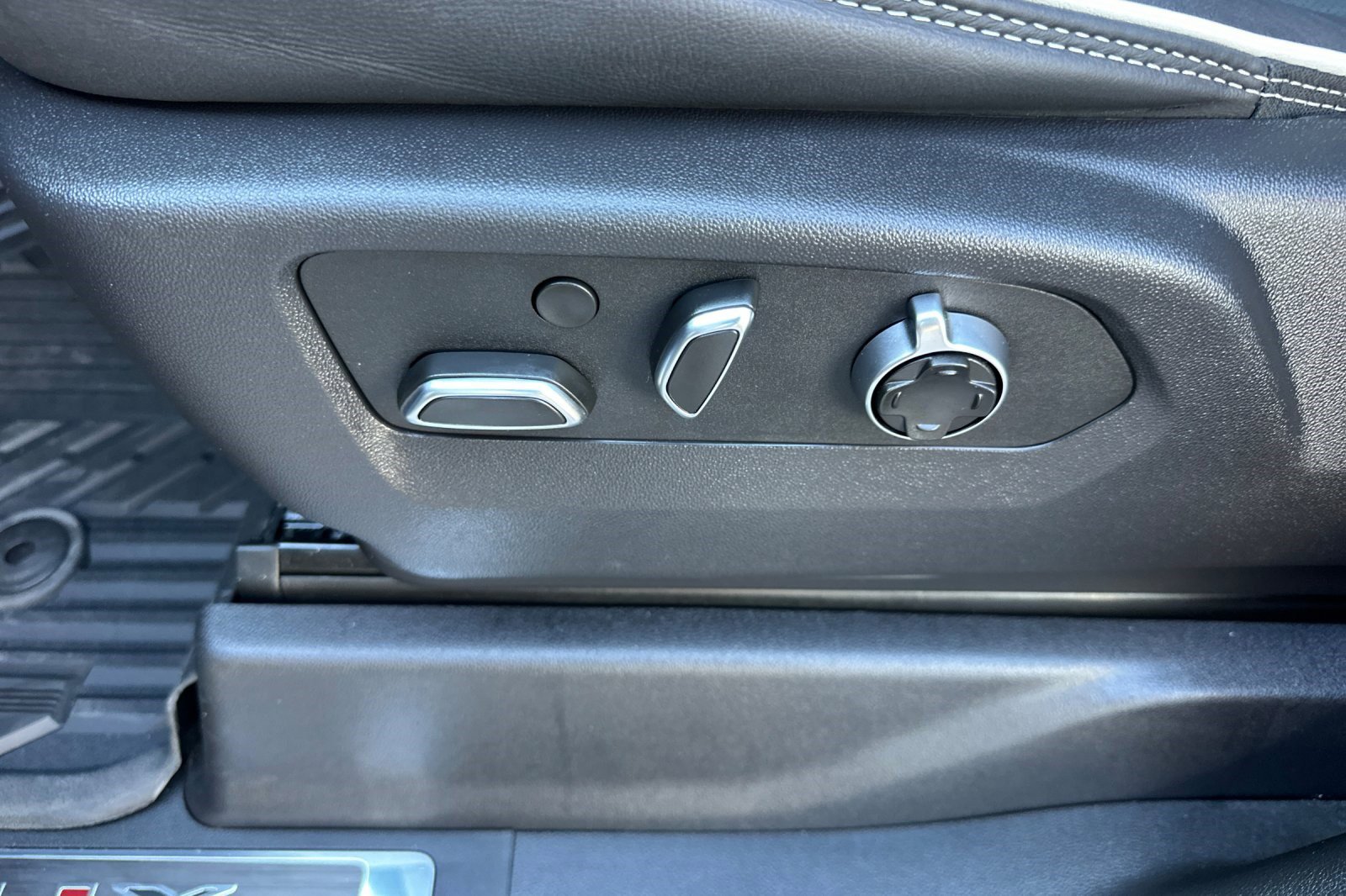 Used 2024 GMC Sierra 2500 AT4X w/ AT4X AEV Edition image 14