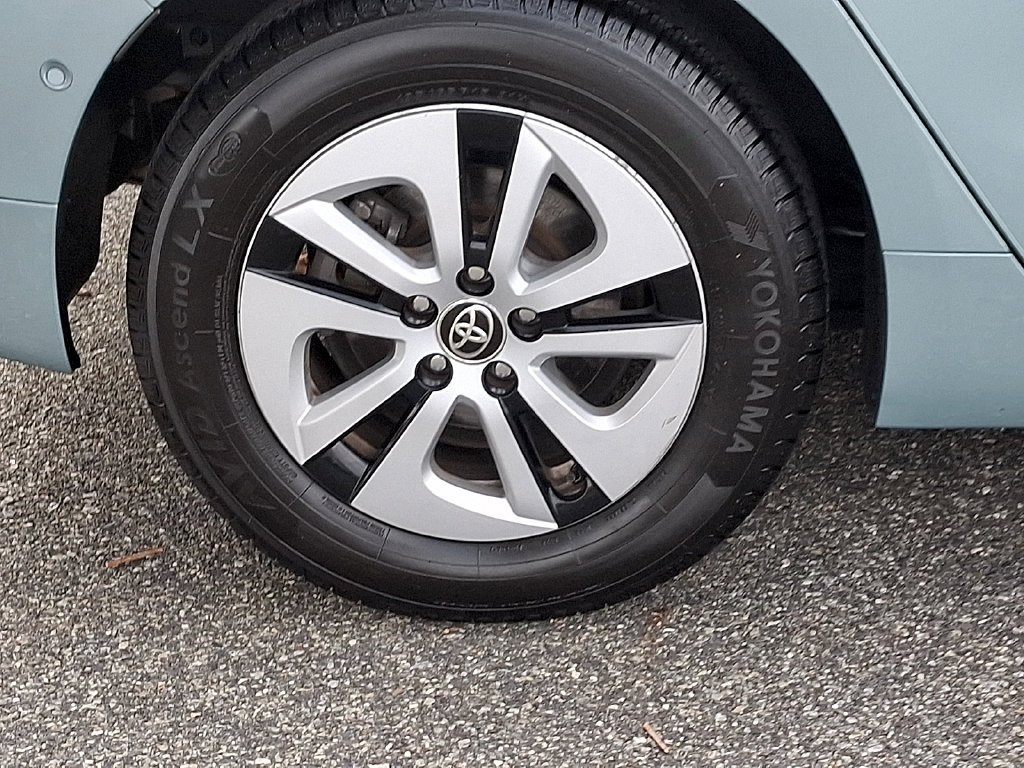 Used 2018 Toyota Prius Four w/ Advanced Technology Package FWD image 12