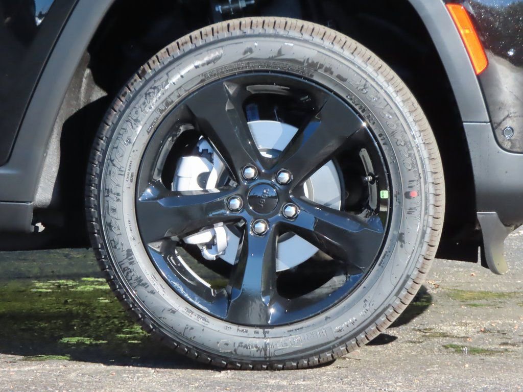 New 2025 Jeep Grand Cherokee Limited w/ Luxury Tech Group II image 16