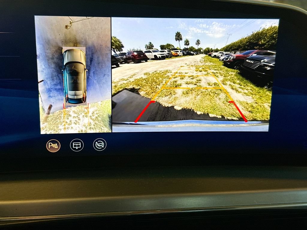 Used 2024 Cadillac Lyriq Luxury RWD image 15