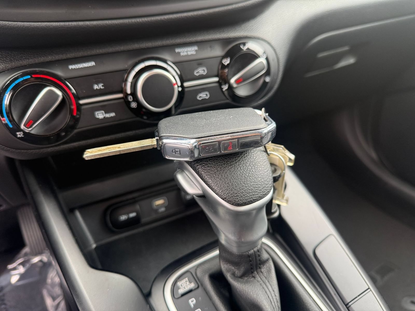 Used 2025 Kia Soul LX w/ LX Technology Package FWD image 21