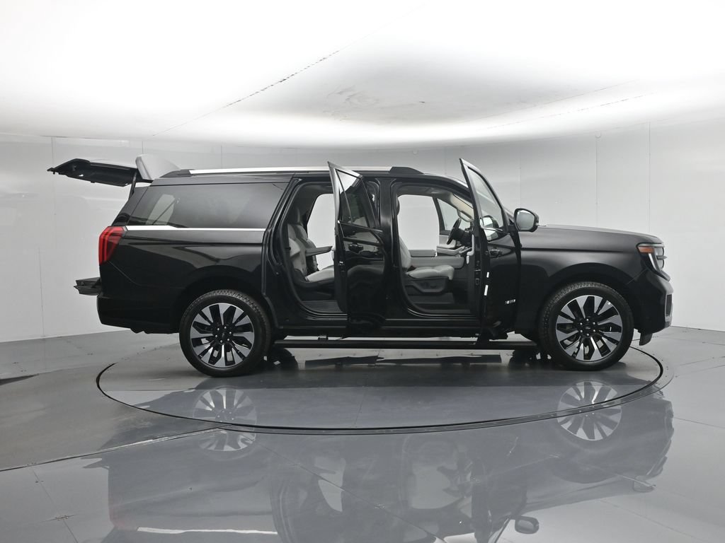 Used 2025 Ford Expedition Max Platinum w/ Driver's Package AWD/4WD image 5