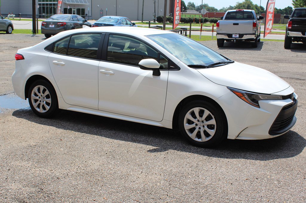 Used 2023 Toyota Corolla LE image 10