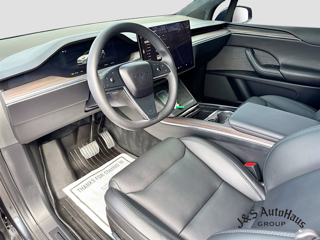 Used 2024 Tesla Model X image 9