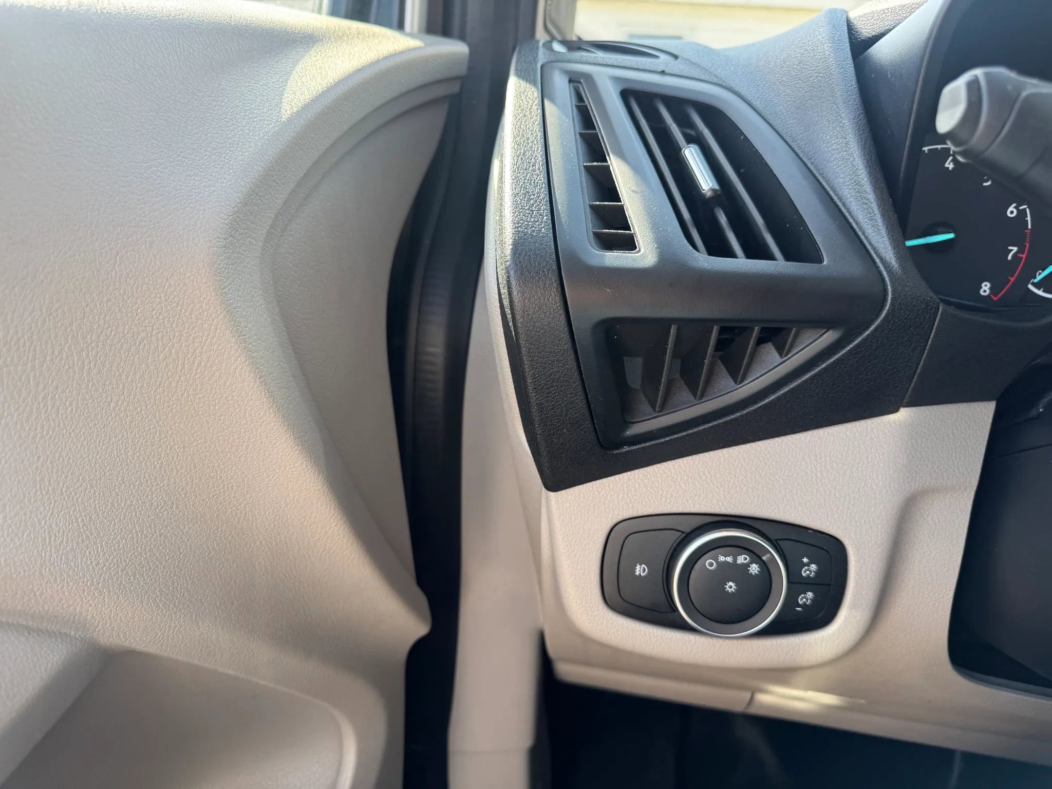 Used 2023 Ford Transit Connect XLT FWD image 19