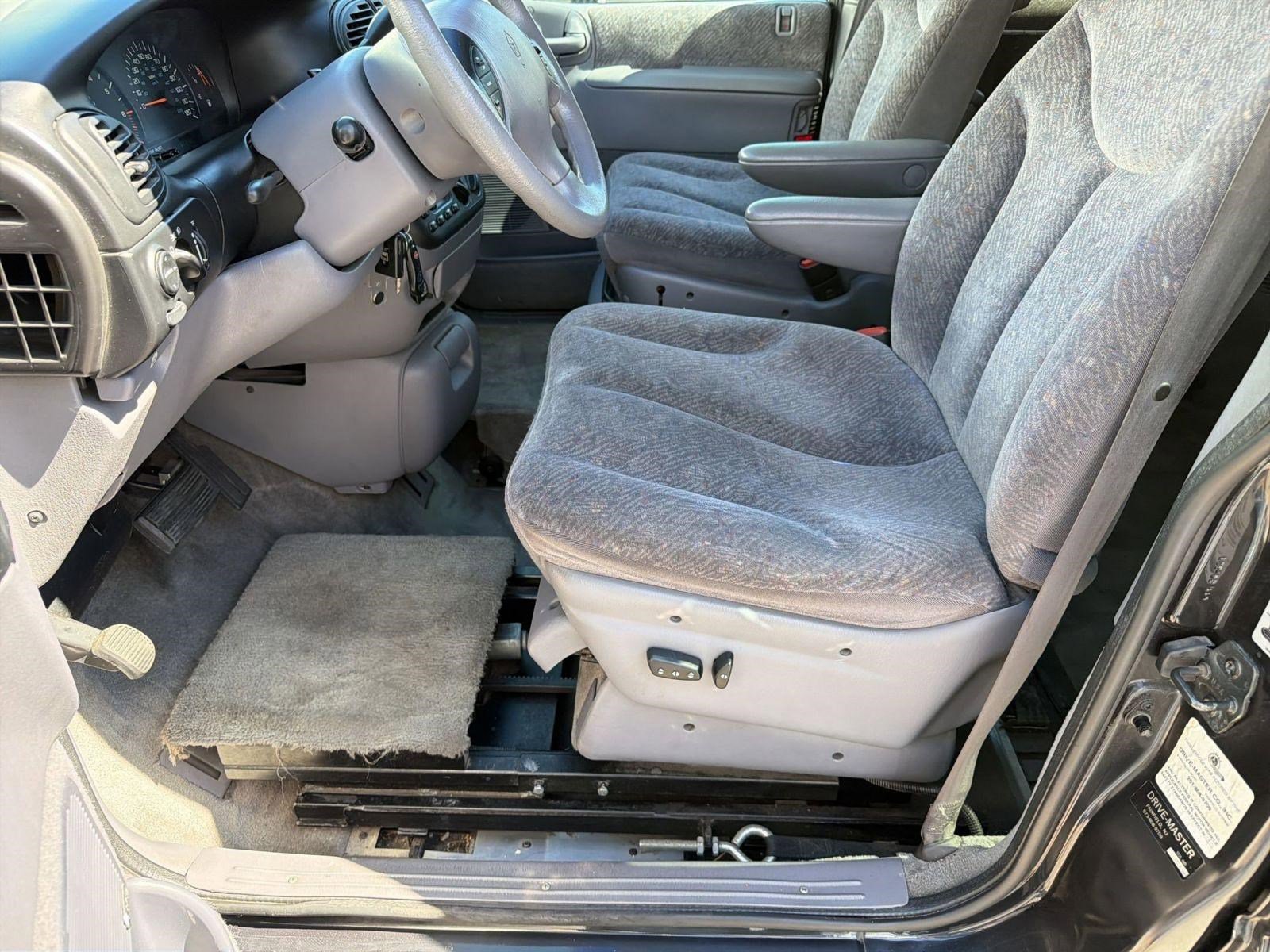 Used 1999 Dodge Grand Caravan LE image 5