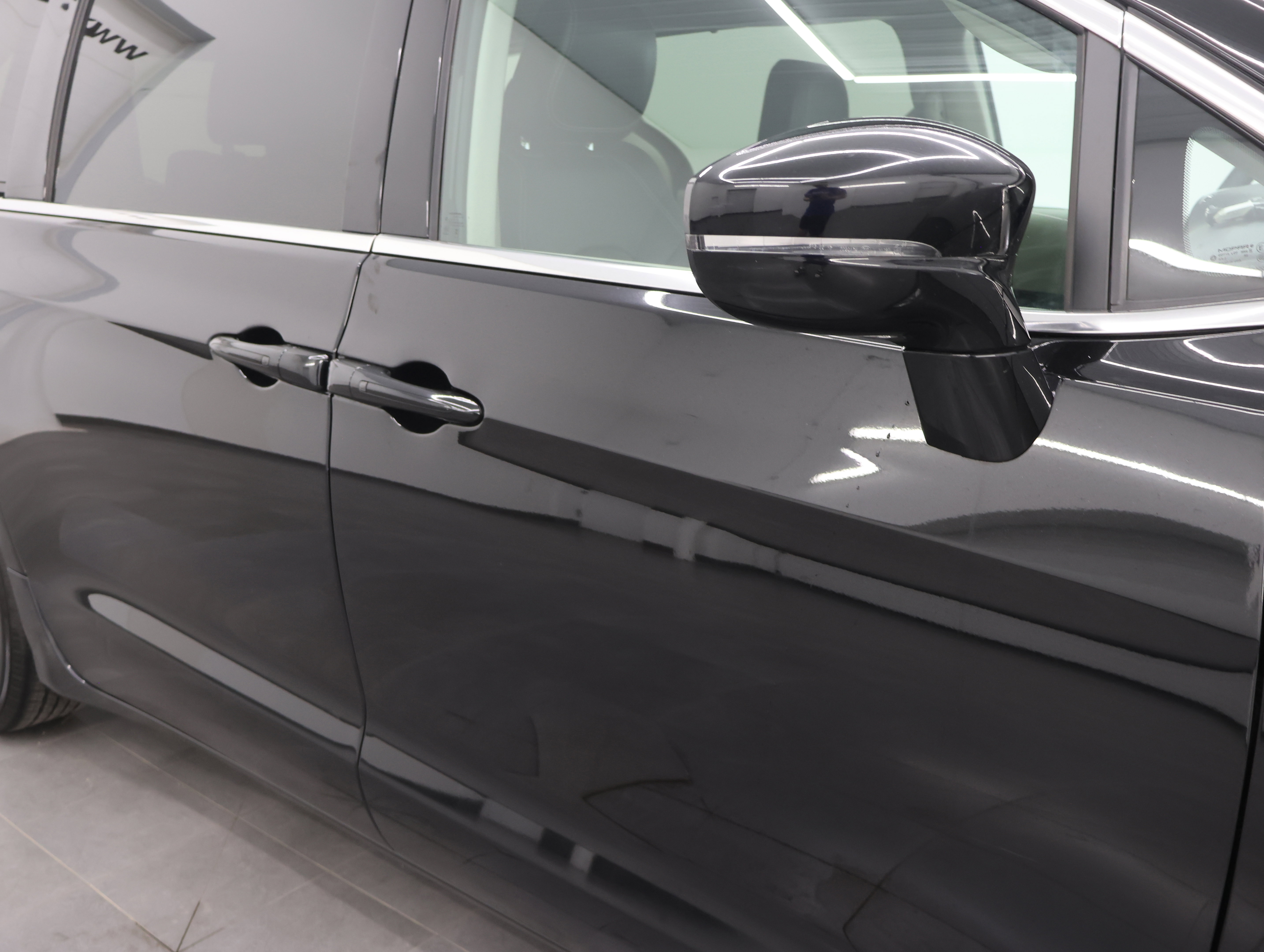 Used 2024 Chrysler Pacifica Touring-L FWD image 24