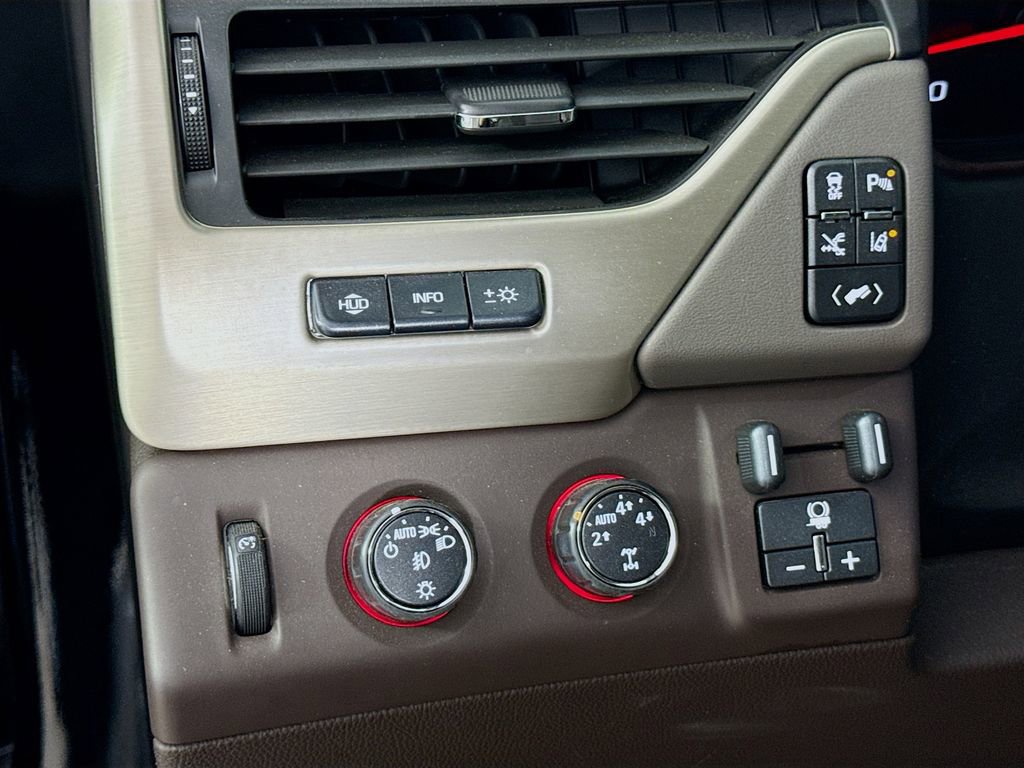 Used 2015 GMC Yukon Denali w/ Premium Package image 10