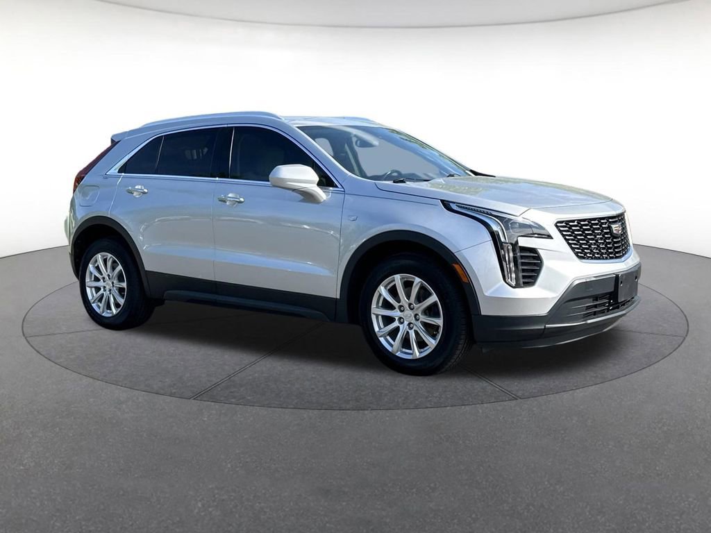 Used 2019 Cadillac XT4 Luxury w/ Cold Weather Package FWD image 8