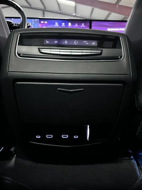 Used 2025 Cadillac Escalade Sport Platinum AWD/4WD image 39