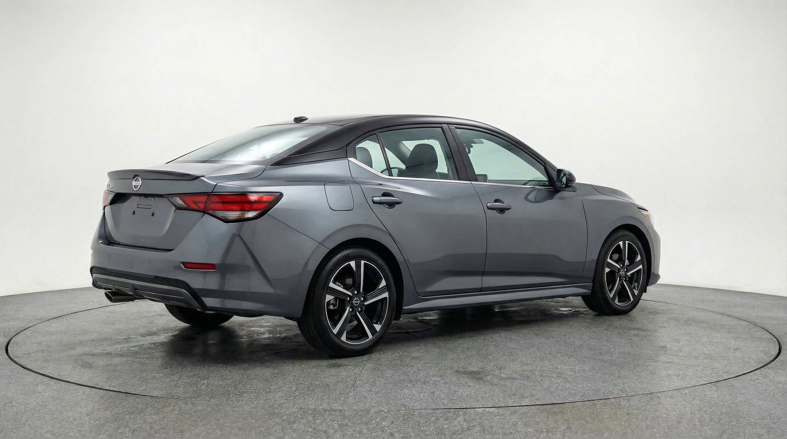 Used 2025 Nissan Sentra SV image 9