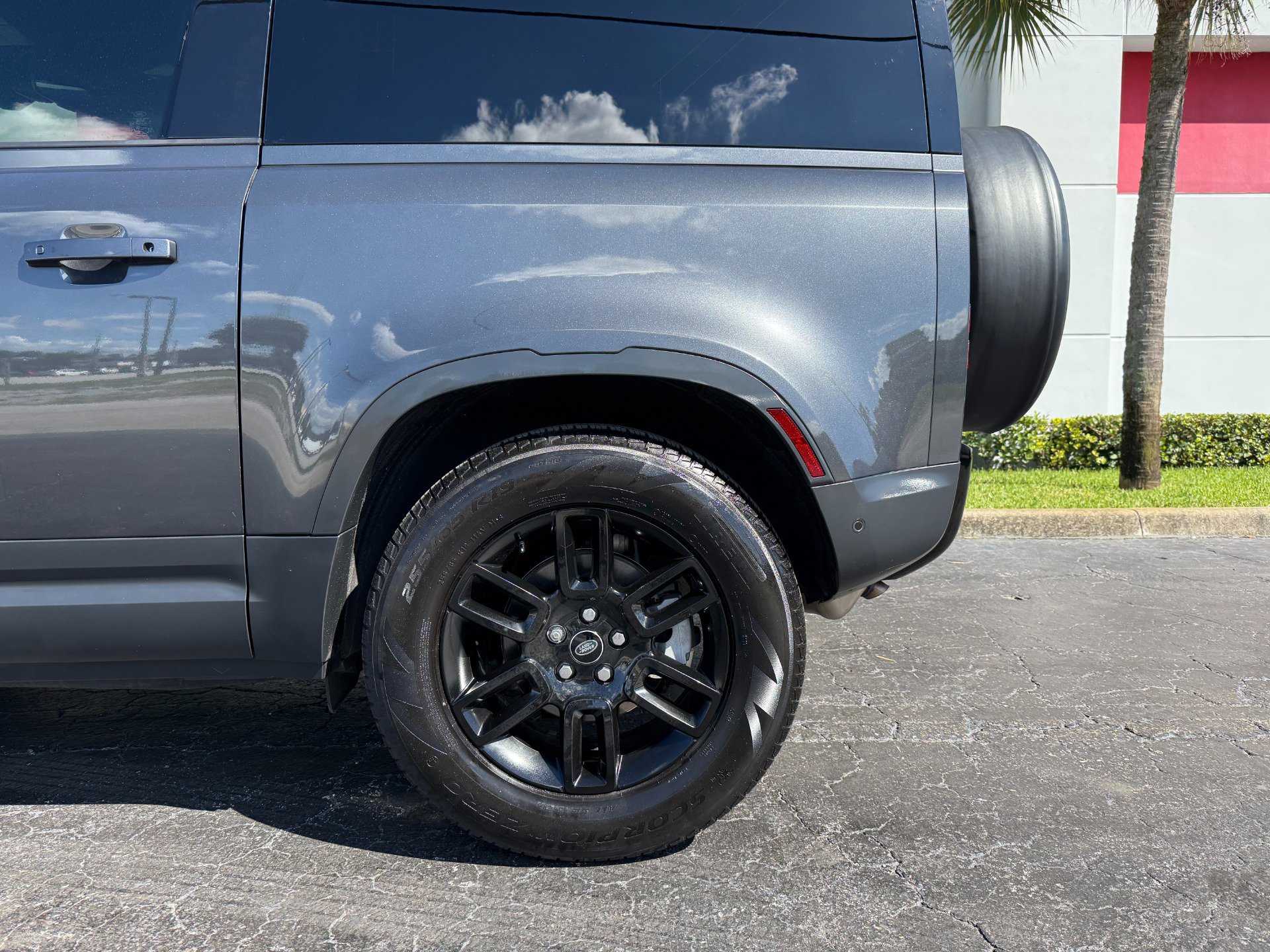 Used 2023 Land Rover Defender 90 S image 11