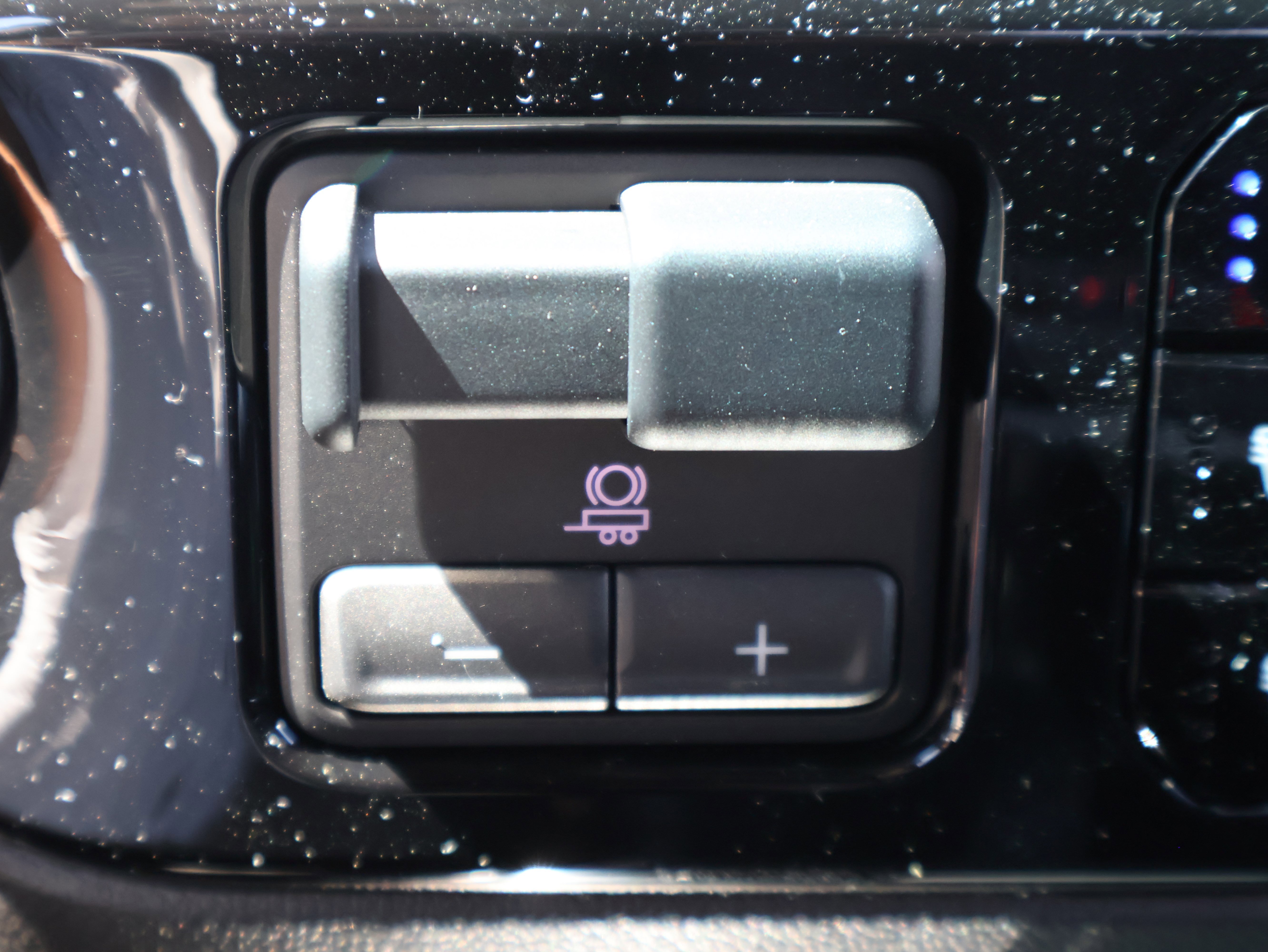 Used 2025 Chevrolet Silverado 1500 LTZ w/ LTZ Convenience Package II image 32