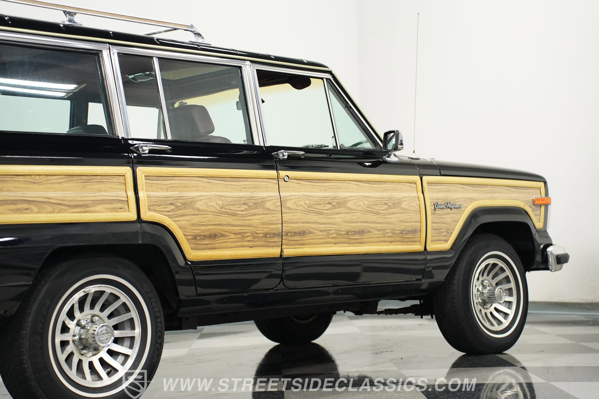 Used 1988 Jeep Grand Wagoneer image 25