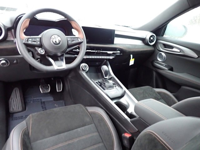 New 2025 Alfa Romeo Tonale Intensa image 14