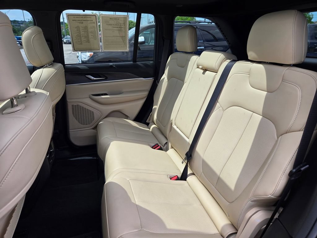 Used 2024 Jeep Grand Cherokee Limited w/ Luxury Tech Group II AWD/4WD image 32