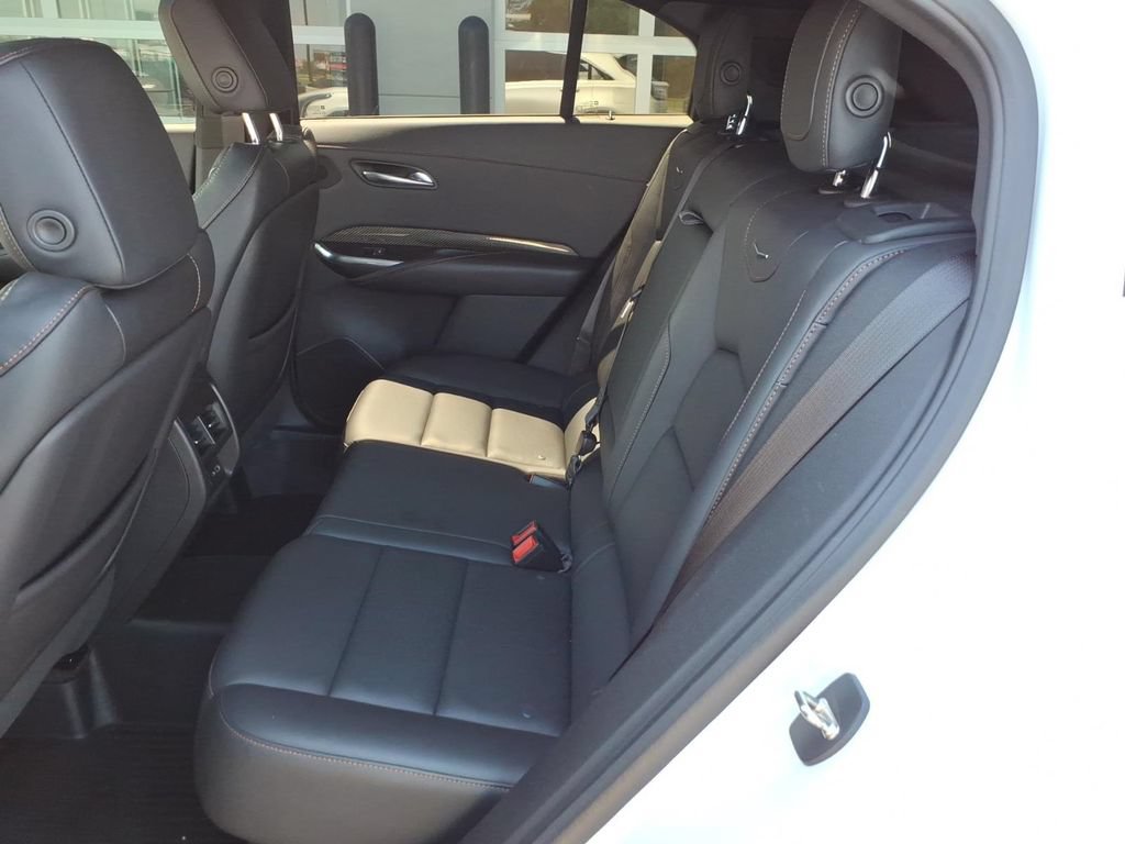 Used 2022 Cadillac XT4 Sport w/ LPO, ONYX Package FWD image 10