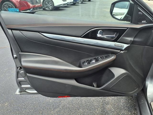 Used 2022 Nissan Maxima SR w/ Sport Mat Group image 16