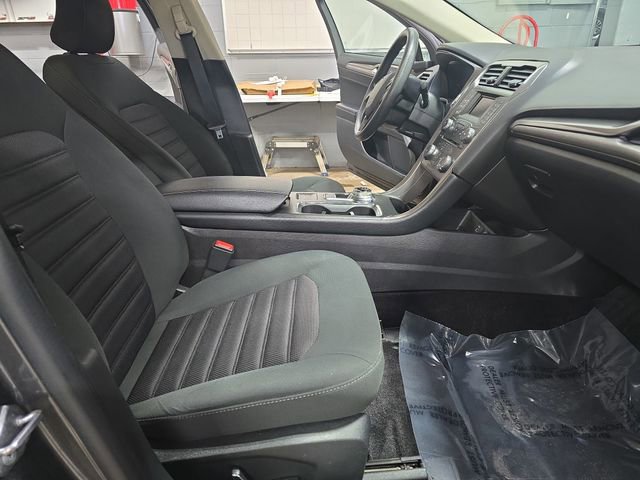 Used 2017 Ford Fusion SE image 12