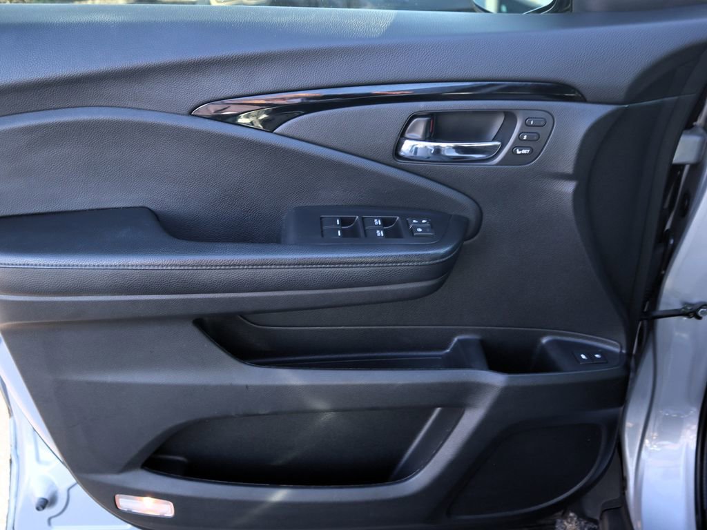 Used 2019 Honda Pilot Elite image 21