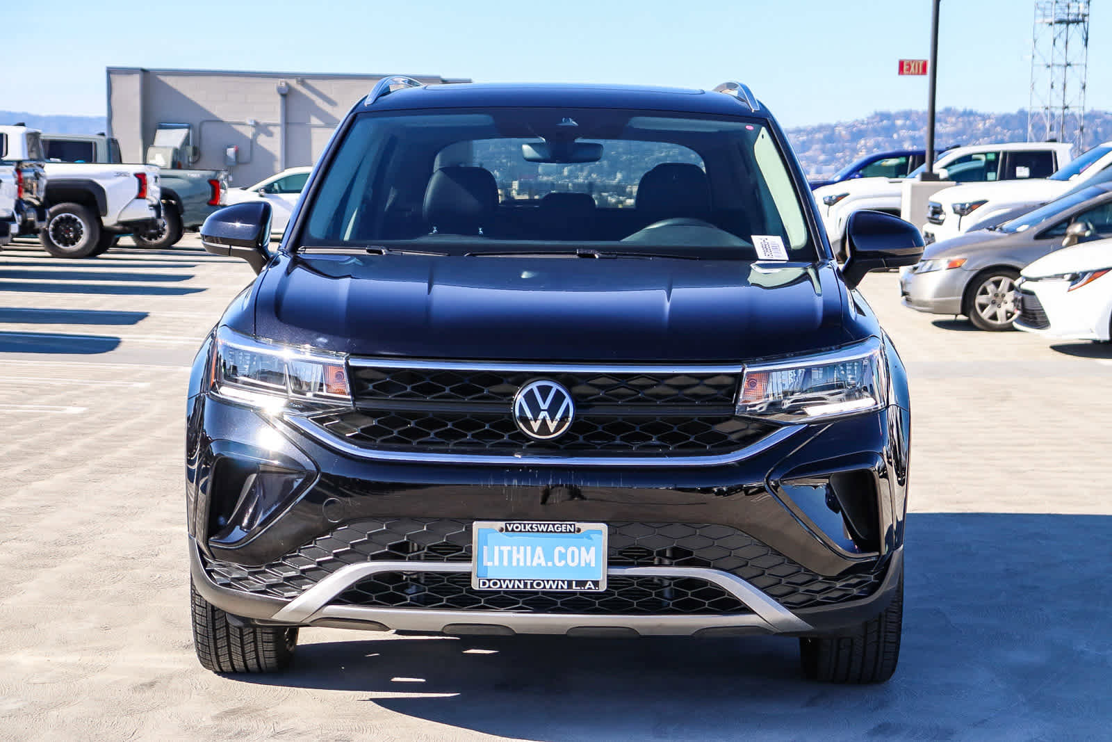 Used 2023 Volkswagen Taos SE w/ Panoramic Sunroof Package image 2