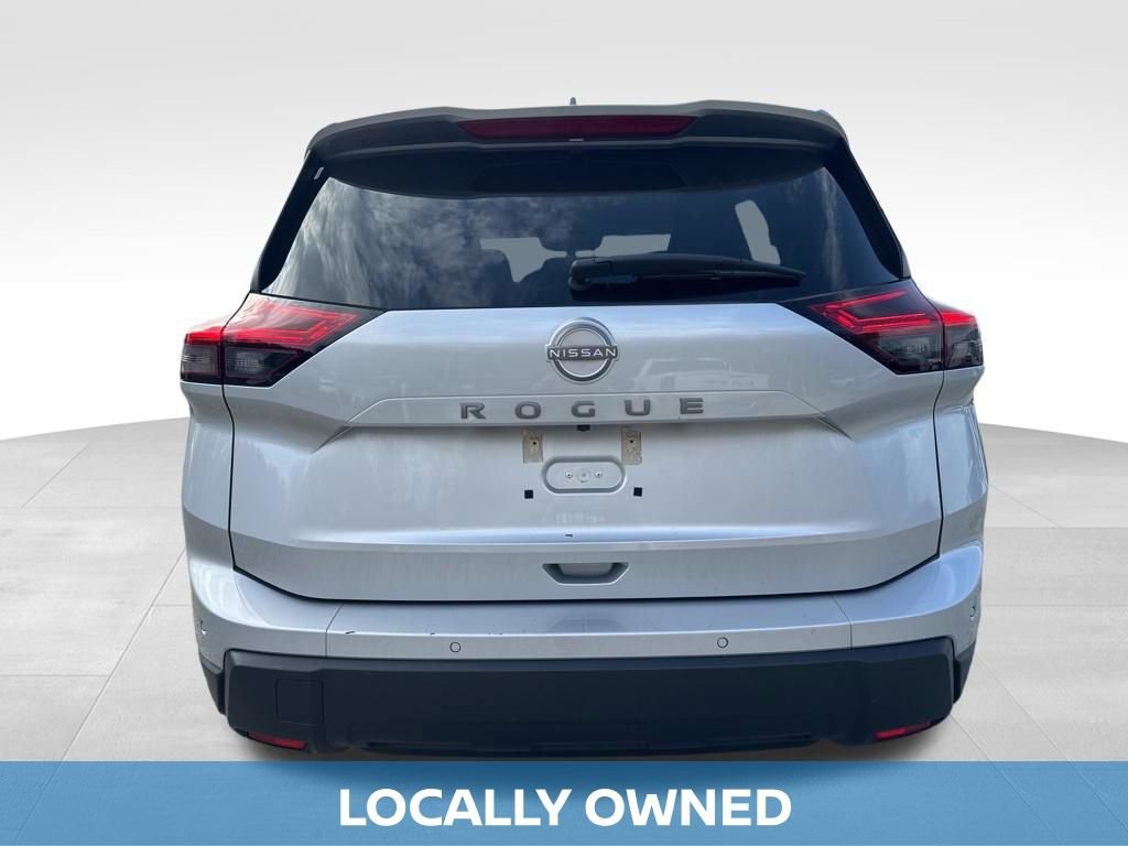 Used 2025 Nissan Rogue SV image 6