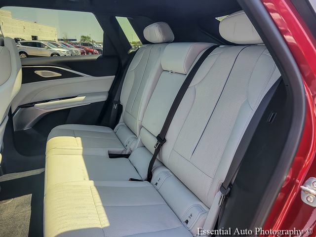Used 2024 Cadillac Lyriq Luxury AWD/4WD image 17