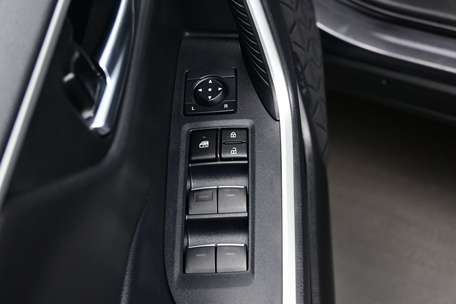 Used 2023 Toyota RAV4 XLE w/ Convenience Package AWD/4WD image 10
