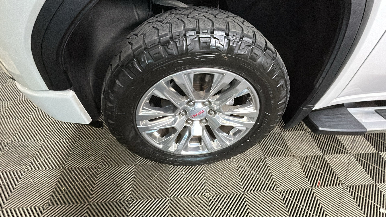 Used 2021 GMC Sierra 1500 Denali w/ Driver Alert Package II AWD/4WD image 11