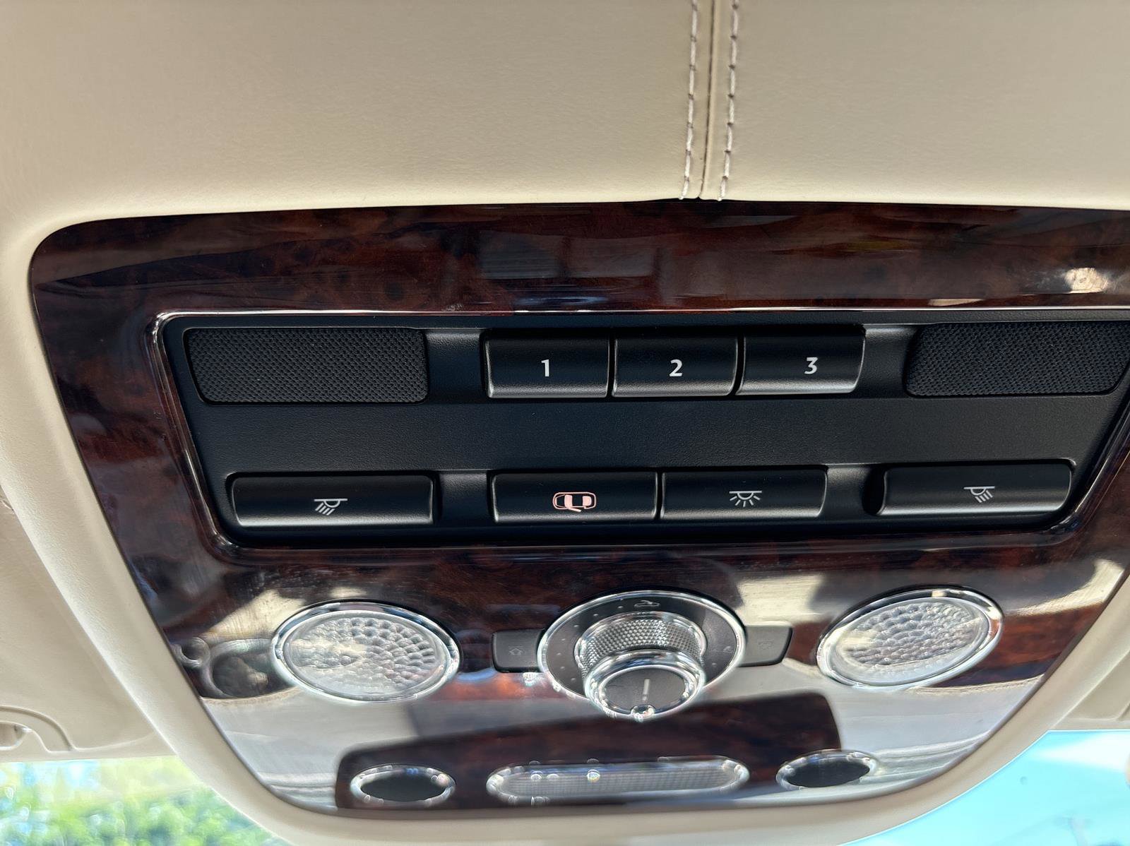 Used 2014 Bentley Flying Spur W12 image 25