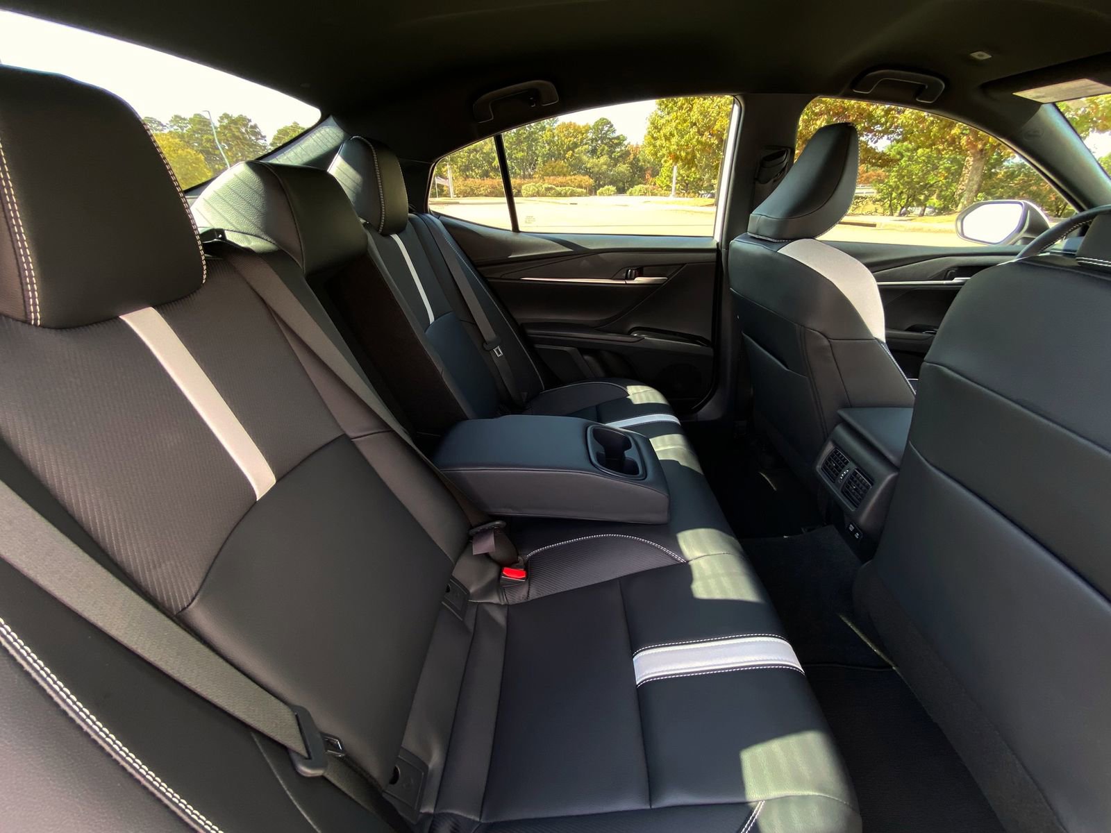 Used 2025 Toyota Camry SE image 28