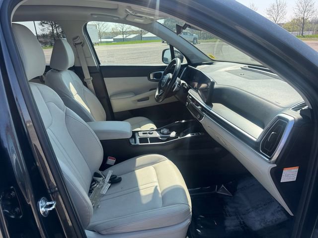 Used 2025 Kia Sorento EX w/ EX Panoramic Sunroof Package AWD/4WD image 17