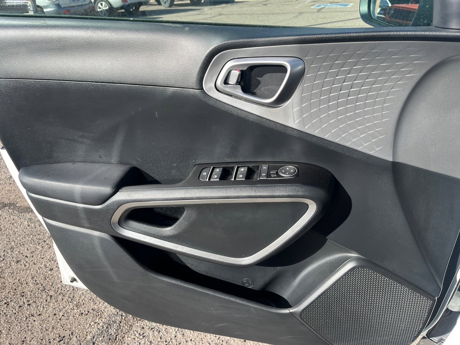 Used 2025 Kia Soul LX image 13