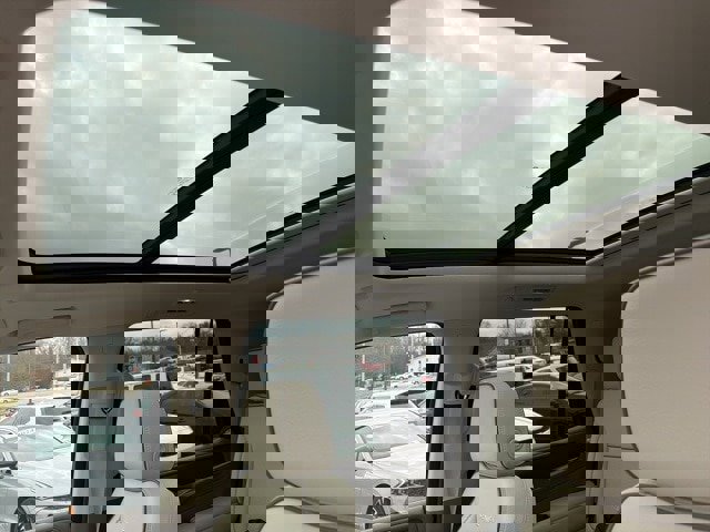 Used 2021 GMC Yukon Denali w/ Denali Premium Package image 5