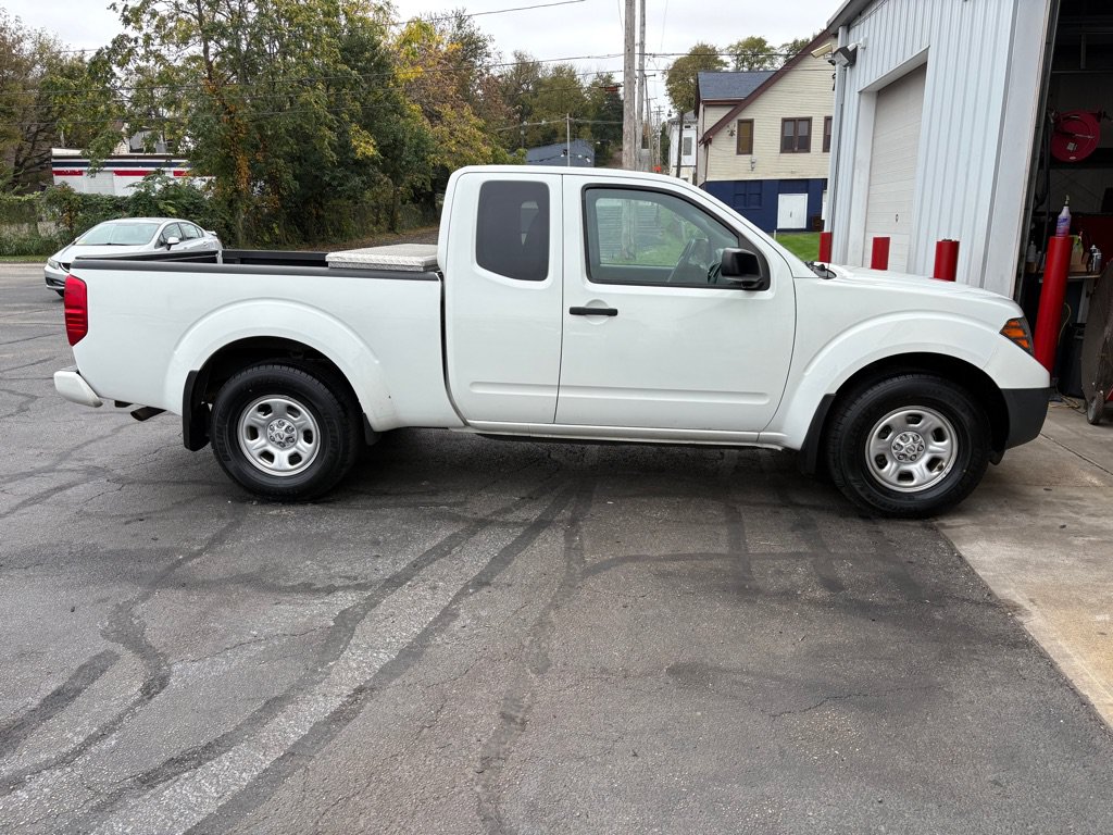 Used 2021 Nissan Frontier S RWD image 2
